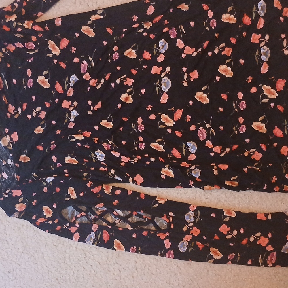 Floral Long Sleeve Top - Picture 7 of 7